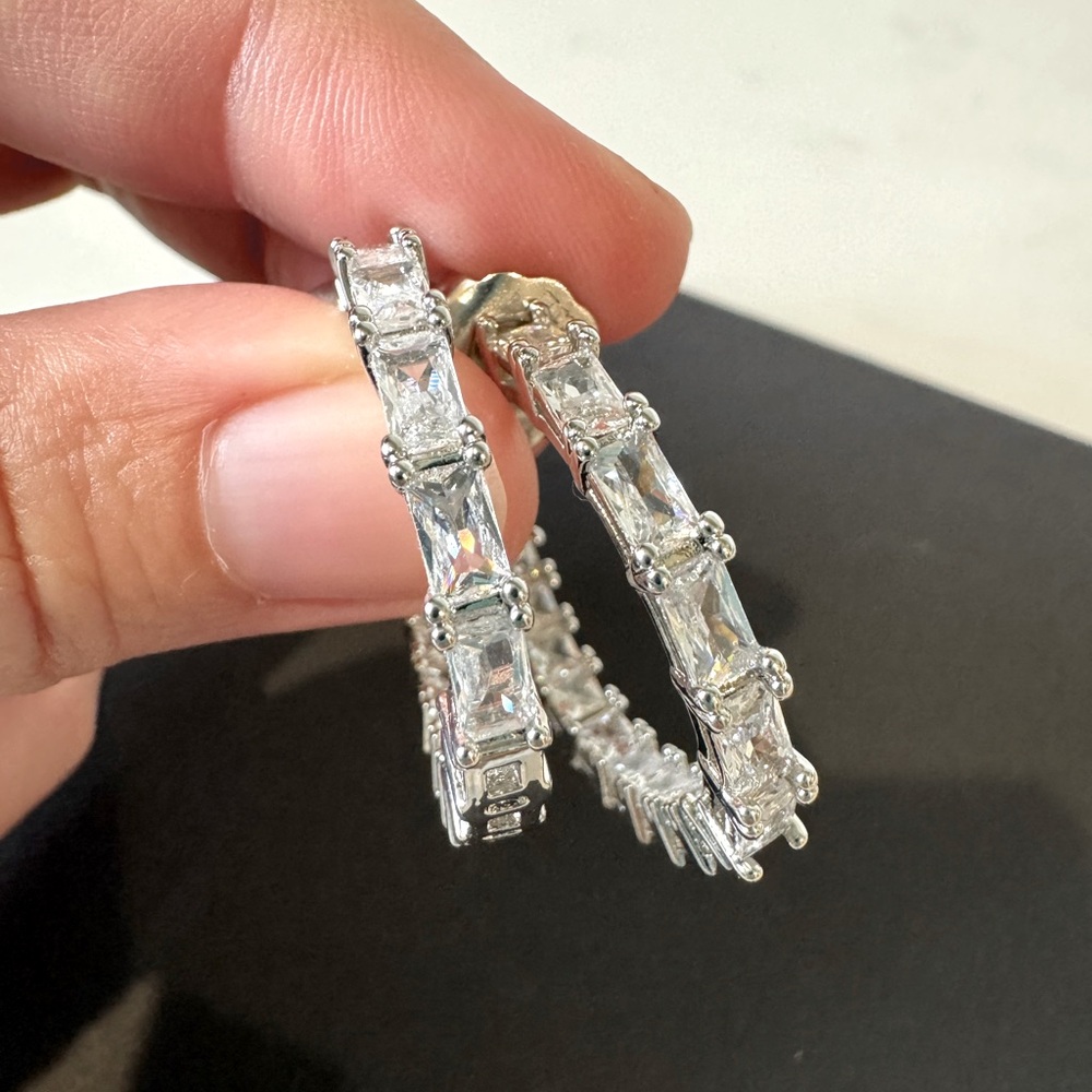 NWOT Elegant Silver Hoop Earrings